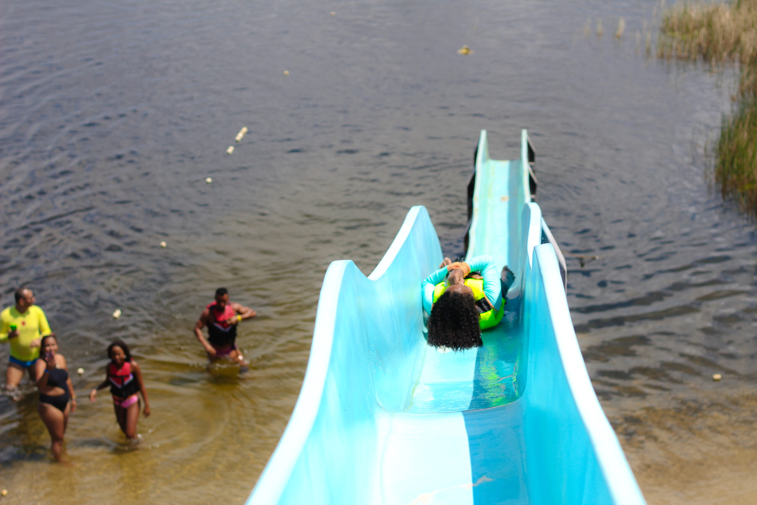 Toboágua no lago